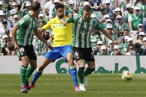 Betis se samouništio, Kadiz nosi tri boda iz Sevilje